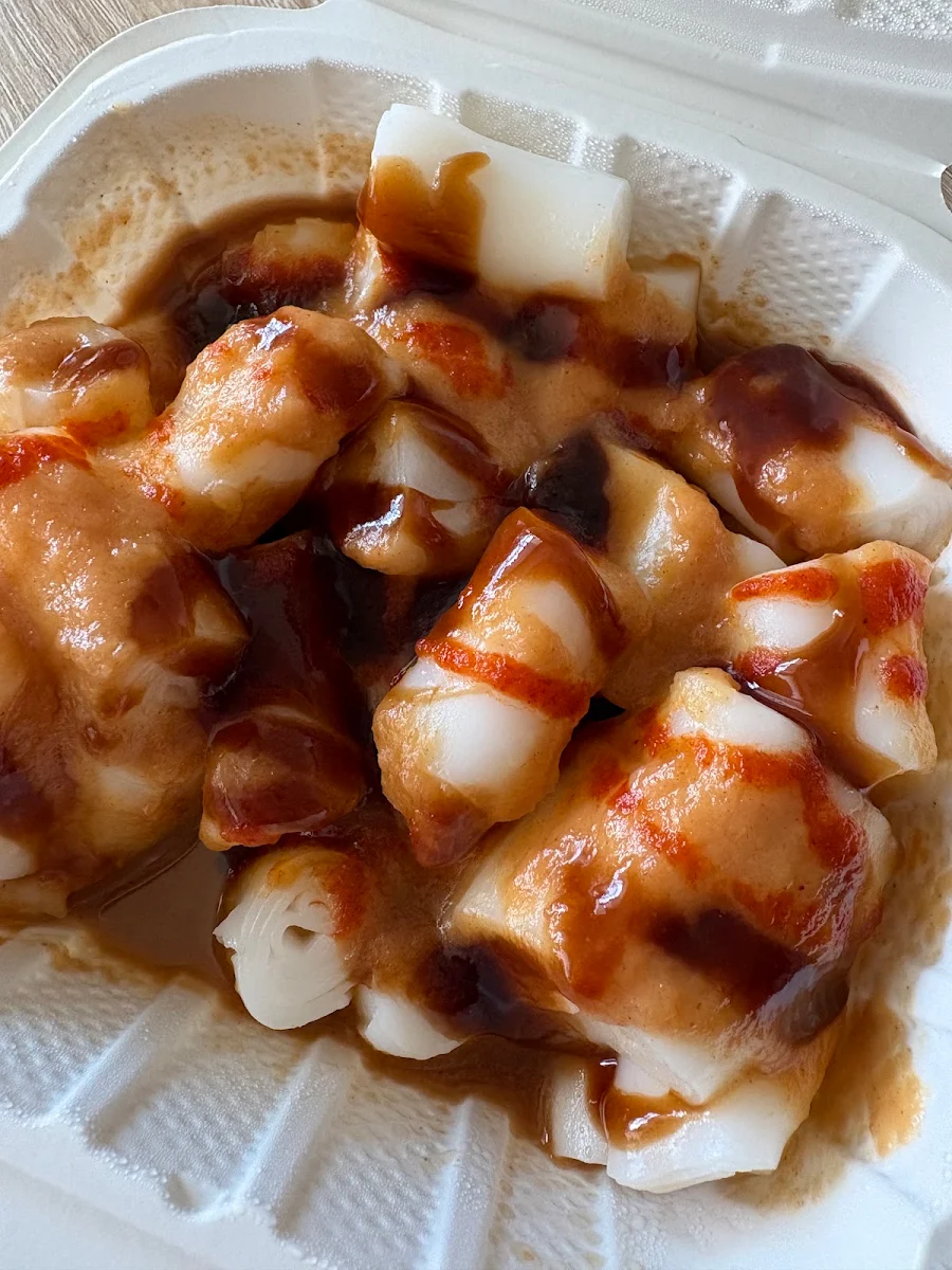 Rice Noodle Roll with Special Mixed Sauce 混酱肠粉